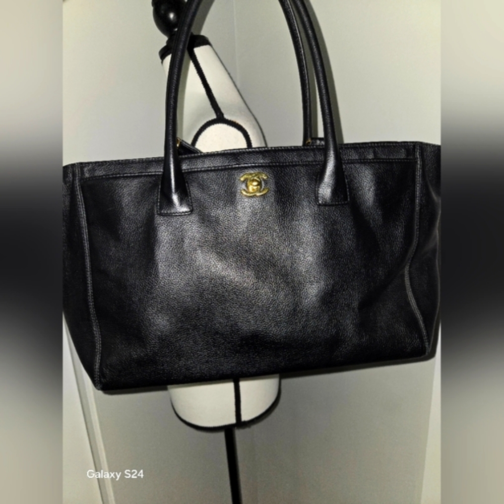 Chanel Black Executive Leather Tote Bag - Picture 4 of 8